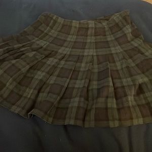 Brandy Melville pleated plaid green and black skirt medium